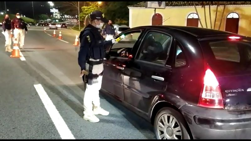 Em 2022, at&eacute; o dia 8 de agosto, a PRF autuou 3.173 motoristas alcoolizados nas BR&acute;s – Foto: Divulga&ccedil;&atilde;o/PRF/ND