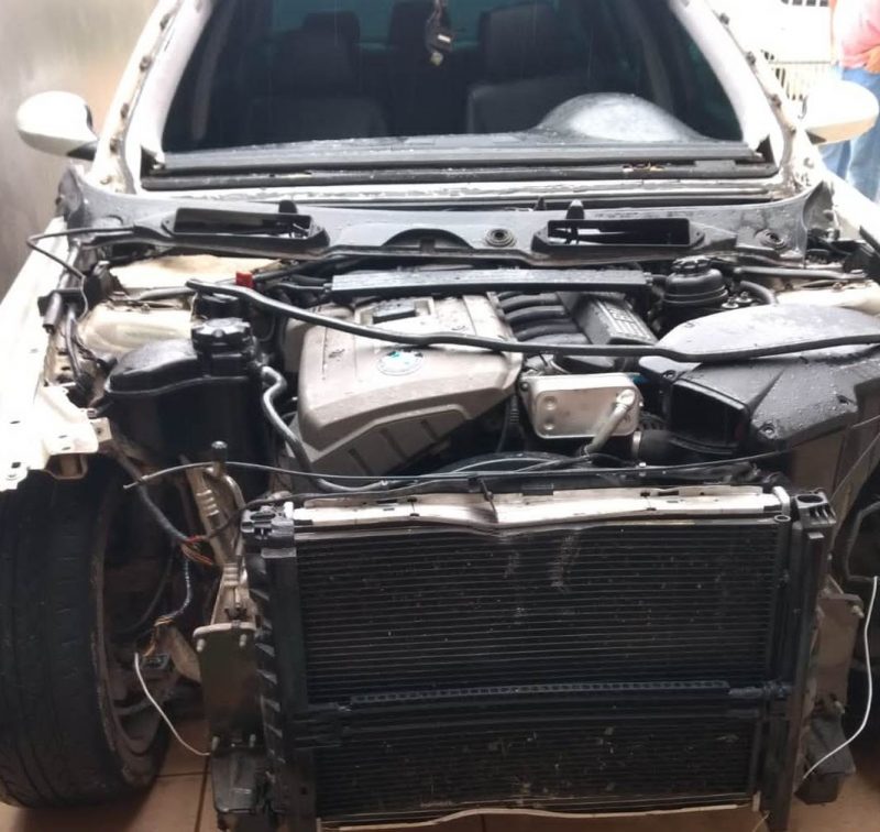 Ve&iacute;culo estava em p&aacute;tio coberto com lona – Foto: Pol&iacute;cia Civil/Divulga&ccedil;&atilde;o/ND