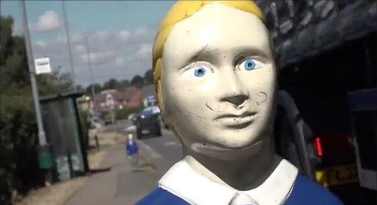 Campanha com bonecos que imitiam crian&ccedil;as assusta moradores – Foto: Reprodu&ccedil;&atilde;o/Internet/ND