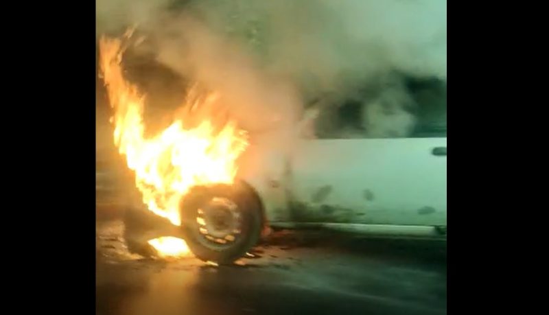 carro pega fogo em Jaraguá do sul