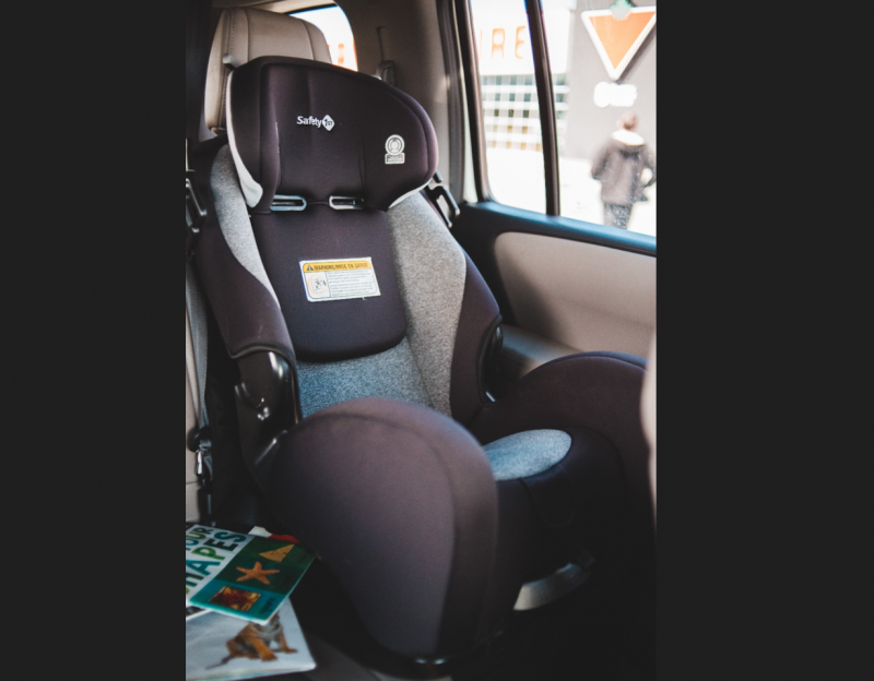 Cadeirinha &eacute; equipamento obrigat&oacute;rio para crian&ccedil;as abaixo de 10 anos – Foto: Erik Mclean/Pexels/ND