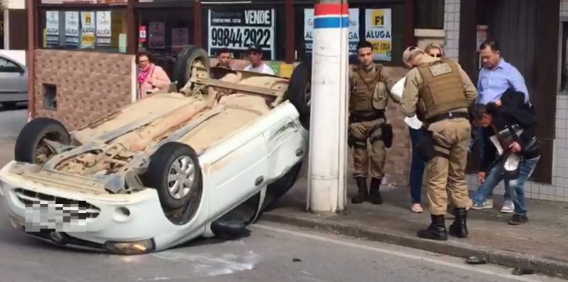 Capotamento na avenida Mauro Ramos – Foto: GMF/Divulga&ccedil;&atilde;o/ND