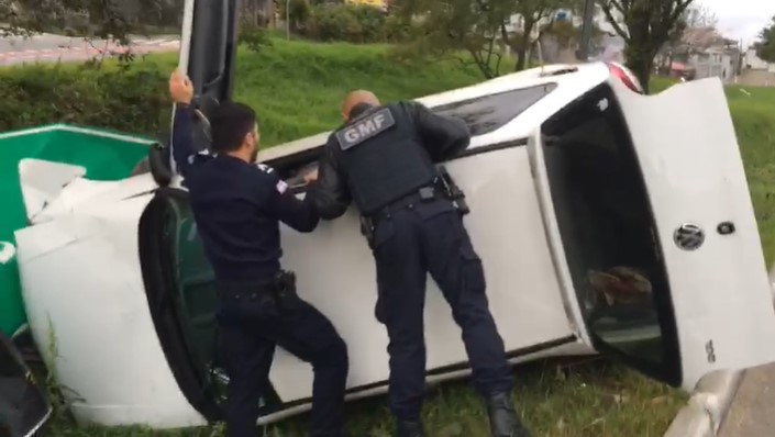 Mulher tomba carro &agrave;s margens da BR-282 – Foto: Guarda Municipal/Divulga&ccedil;&atilde;o/ND