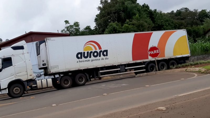 Empresa Aurora movimenta 170 carretas por dia em SC – Foto: YouTube