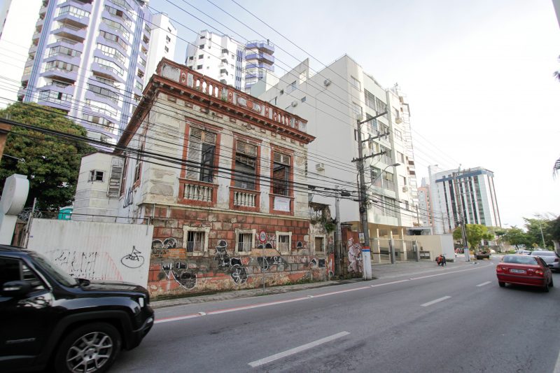 Casar&atilde;o na rua Rui Barbosa, em Florian&oacute;polis, passar&aacute; por obras emergenciais de reparo e conserva&ccedil;&atilde;o – Foto: Leo Munhoz/ND