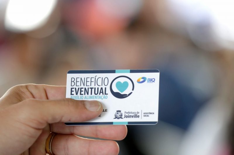 Famílias começam a receber cartão alimentação em Joinville