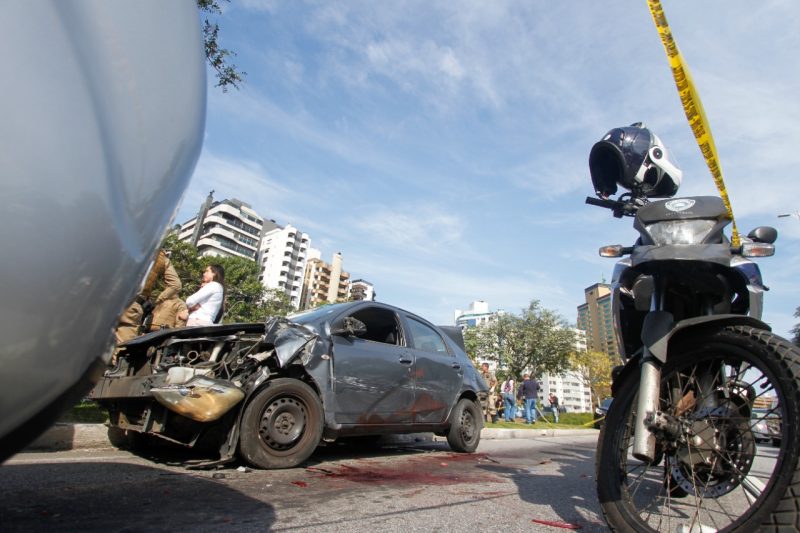 Cena do crime no local do desfecho: a avenida Beira-Mar Norte – Foto: Leo Munhoz/ND