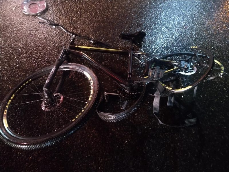 Ciclista morre atropelado e motorista foge sem prestar socorro em Itaja&iacute; – Foto: PMRv/Divulga&ccedil;&atilde;o/ND