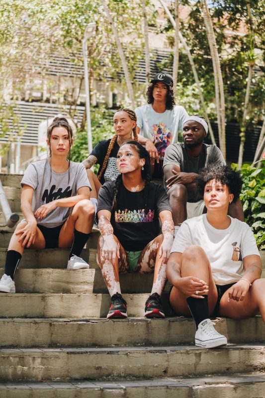 O Cidades Invisíveis promove até dia 21, o primeiro Bazar Beneficente, para ajudar famílias em vulnerabilidade social das comunidades Morro da Mariquinha, na Capital, e Frei Damião, em Palhoça