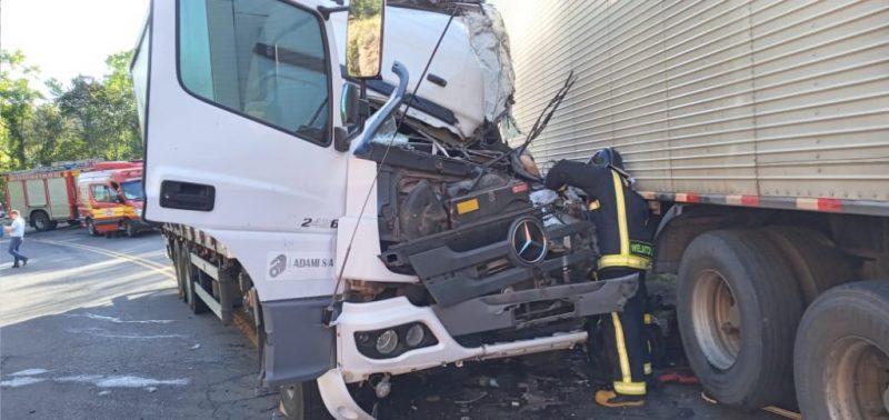 Grave acidente ocorreu na tarde desta ter&ccedil;a-feira (30). – Foto: Belos FM/Reprodu&ccedil;&atilde;o/ND