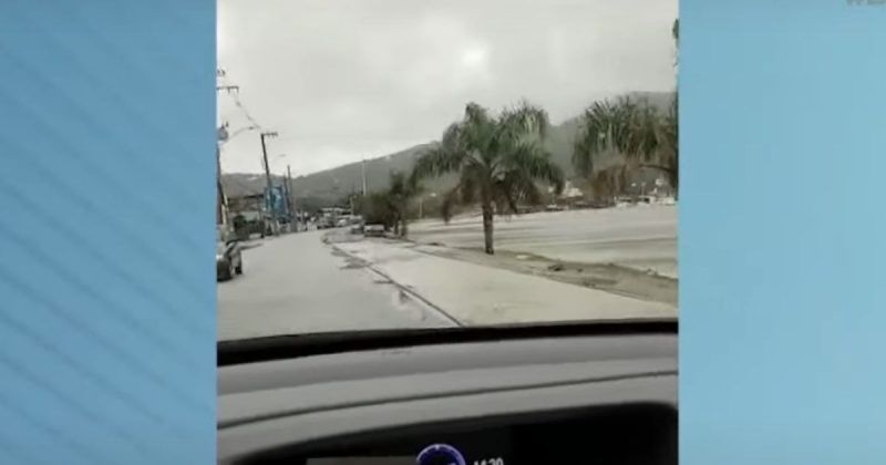 Falta de drenagem na avenida da Rendeiras preocupa em Florian&oacute;polis – Foto: Reprodu&ccedil;&atilde;o/NDTV RecordTV