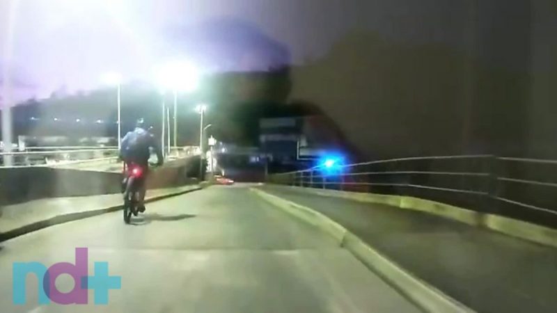 Ciclista &eacute; atingido por carro em Blumenau – Foto: Divulga&ccedil;&atilde;o/ND