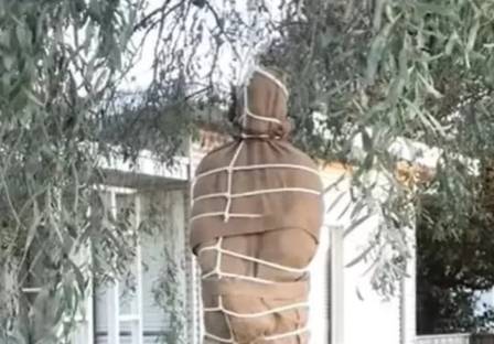 A silhueta acusava ser o copo de uma pessoa, mas os agentes verificaram que se tratava de um boneco feito de espuma. – Foto: Internet/Divulga&ccedil;&atilde;o/ND