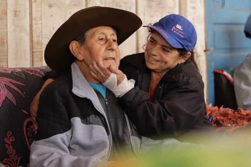 Nabor e a esposa Maria Salete de Lima, juntos h&aacute; mais de 40 anos. – Foto: Jhonatan Coppini/Oeste Mais