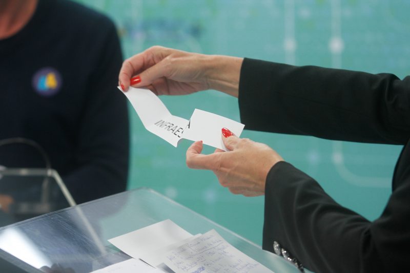 Foram sorteados temas que nortearam o debate – Foto: Leo Munhoz/ND