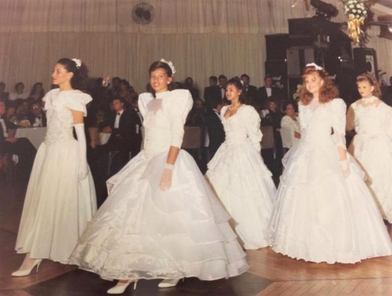 Debutantes de 1989 desfilam no sal&atilde;o nobre – Foto: Divulga&ccedil;&atilde;o/ND