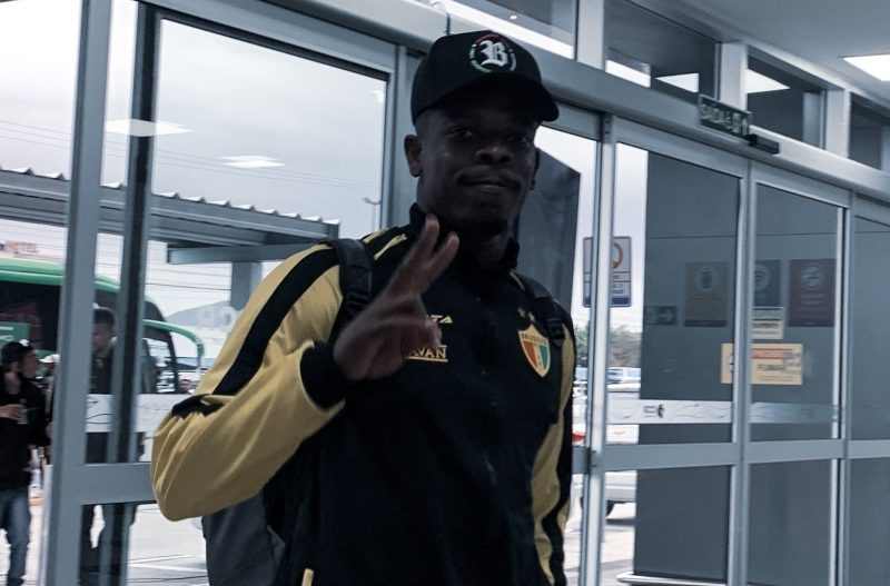 Delega&ccedil;&atilde;o chegou em seguran&ccedil;a apesar do susto – Foto: Lara Vantzen/BFC