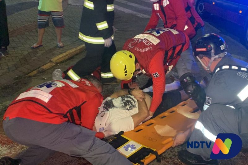 Acidente aconteceu na noite de quinta-feira (4) e prefeito Adriano Silva participou do socorro – Foto: Ricardo Alves/ND