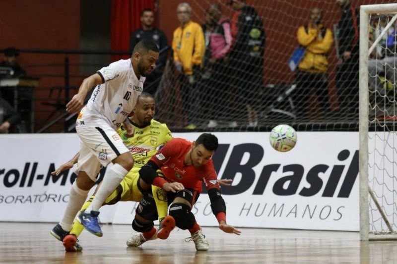 Em jogo equilibrado, Jaragu&aacute; ficou no empate com o Campo Mour&atilde;o pela Ta&ccedil;a Brasil – Foto: Mauricio Moreira/CBFS/Divulga&ccedil;&atilde;o/ND