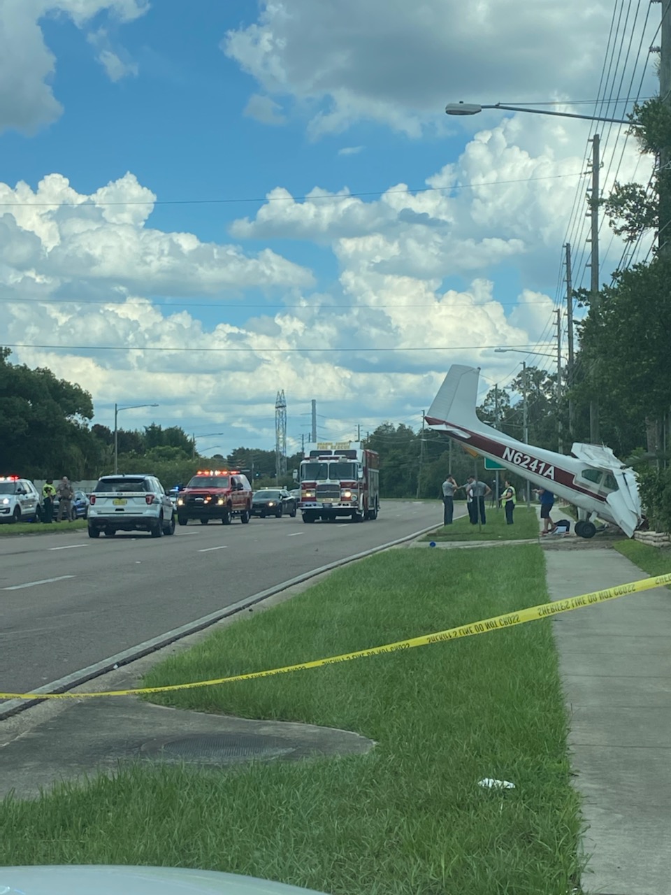 Plane has a breakdown and pilot needs to make an emergency landing in the middle of the avenue - Disclosure / OC Fire Rescue / ND