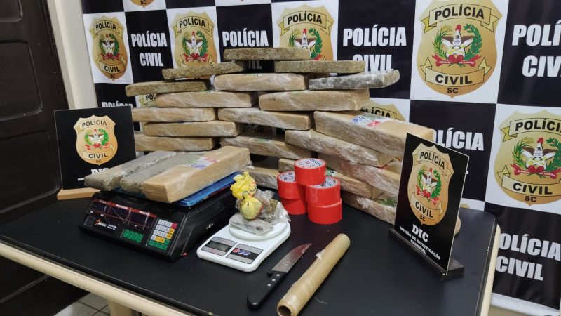 Mais de 22 quilos de maconha foram apreendidos em Blumenau. – Foto: Stev&atilde;o Limana/ND