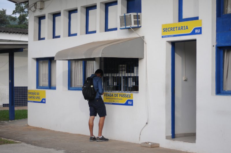 Estudantes vegetarianos podem comer quase todas as op&ccedil;&otilde;es do RU, com exce&ccedil;&atilde;o de carne – Foto: Thais Ketlen/Divulga&ccedil;&atilde;o/ND