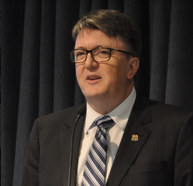 Deschamps sempre l&ecirc; o digital em suas viagens – Foto: Jornal ND/Reprodu&ccedil;&atilde;o