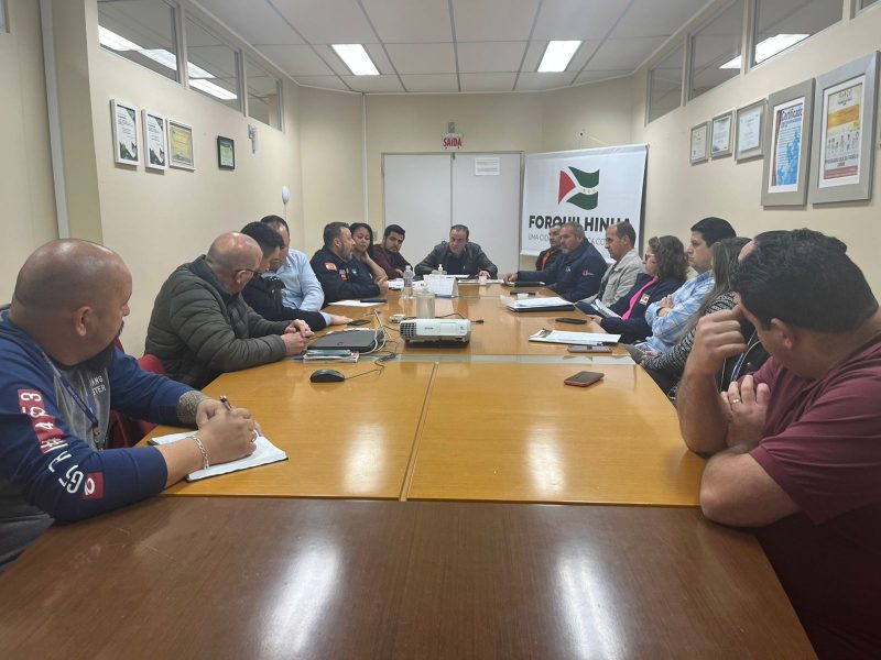 Ap&oacute;s reuni&atilde;o onde n&uacute;meros foram apresentados, prefeito assinou Decreto que determina Situa&ccedil;&atilde;o de Emerg&ecirc;ncia – Foto: Divulga&ccedil;&atilde;o/ND