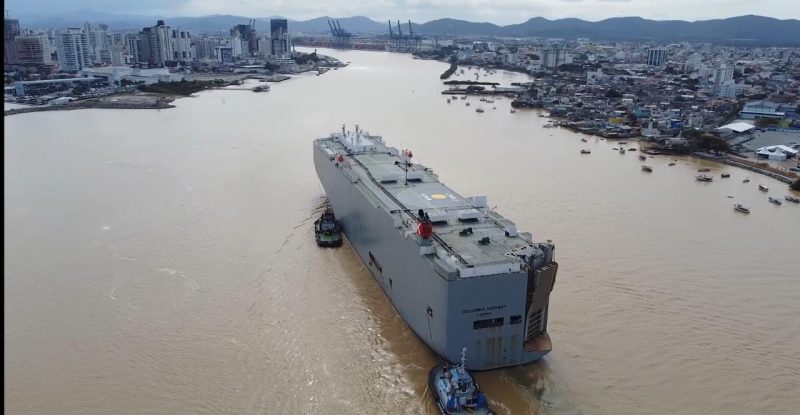 Drone percorreu toda a estrutura do gigante dos mares – Foto: Leandro Silva/Divulga&ccedil;&atilde;o/ND