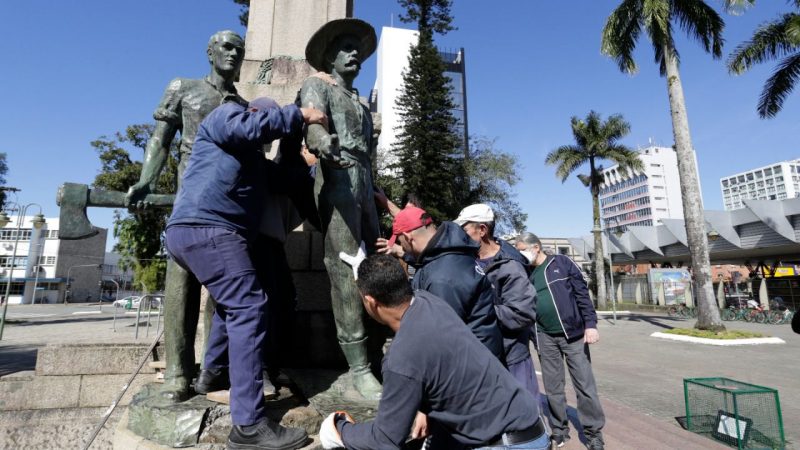 Obras de restauração do Monumento ao Imigrante de Joinville
