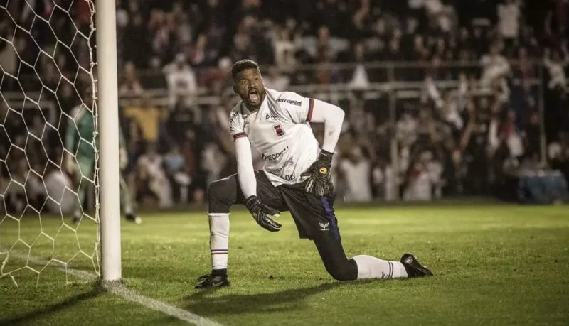 Felipe brilhou e classificou o Paraná Clube contra o Cascavel