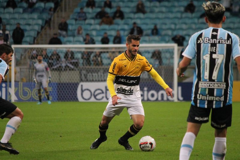 Felipe Mateus deve ser utilizado na fun&ccedil;&atilde;o de Marquinhos Gabriel. – Foto: Celso da Luz – Assessoria Crici&uacute;ma EC