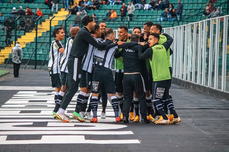 No jogo do turno, Figueirense goleou o Vit&oacute;ria no Scarpelli – Foto: Patrick Floriani/FFC