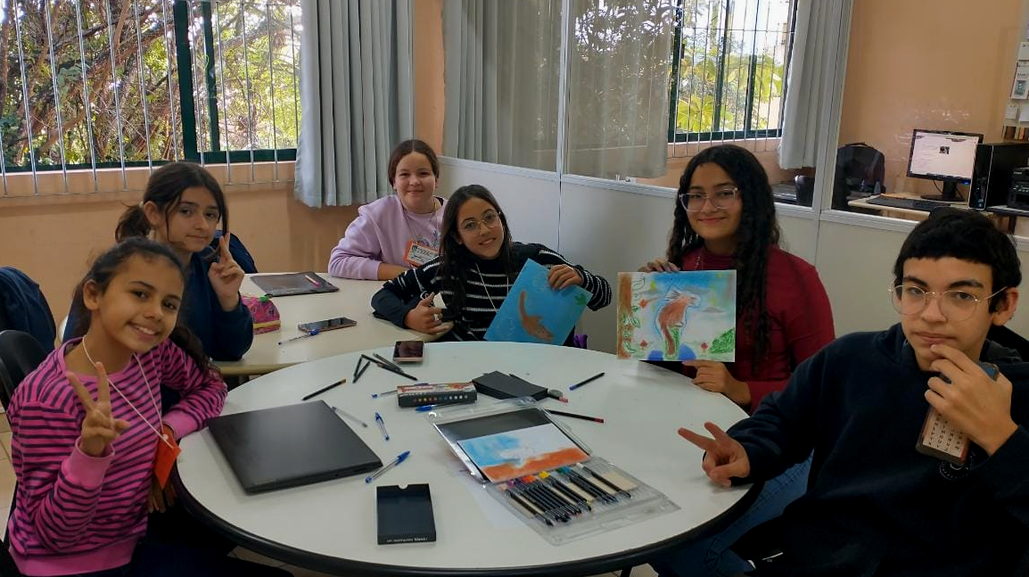 Estudantes com altas habilidades/superdotação participam de oficina na escola