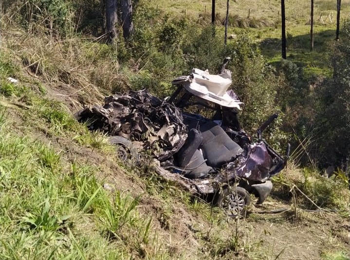 Estado do carro ap&oacute;s o acidente – Foto: PRF/Reprodu&ccedil;&atilde;o/ND