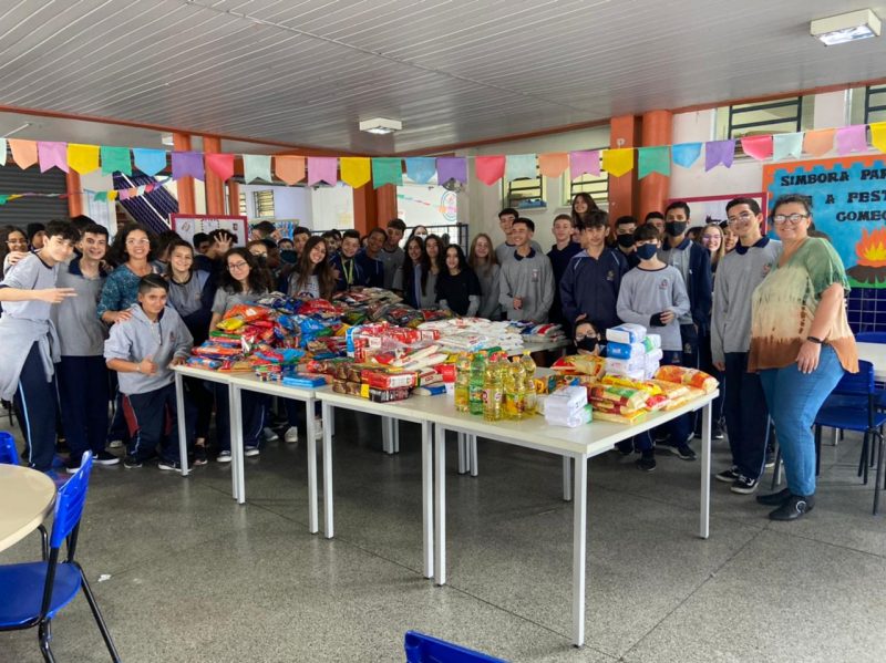 Arrecada&ccedil;&atilde;o de alimentos mobilizou toda a comunidade escolar – Foto: EM Prefeito Geraldo Wetzel/Divulga&ccedil;&atilde;o