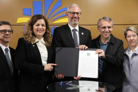 FURB e MEC assinam termo de compromisso que pode viabilizar a federaliza&ccedil;&atilde;o – Foto: Gregory Martins/FURB