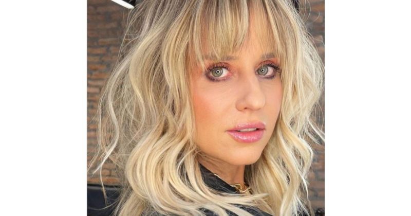 Curtain bangs ou franja de cortinas – As franjas jamais deixaram de ser op&ccedil;&atilde;o. Entretanto, a tend&ecirc;ncia &eacute; brincar elas, como esse corte no centro mais curto, por&eacute;m, alongando nas laterais. O resultado &eacute; um visual bastante despojado.