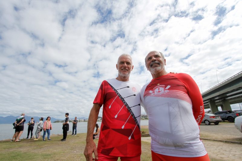 Os amigos Freiberger e Liquinho, remadores do Aldo Luz – Foto: Leo Munhoz/ND