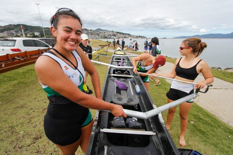 Giulia Renata quer seguir no remo e est&aacute; se despedindo da categoria j&uacute;nior, para atletas com 18 anos – Foto: Leo Munhoz/ND