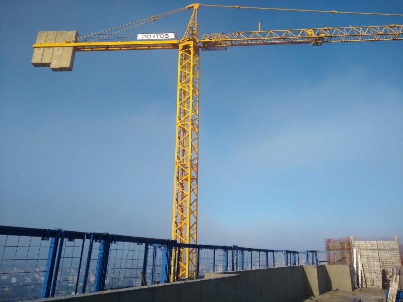 Com 65 metros de altura, grua vir&aacute; de Portugal para Itaja&iacute; – Foto: Porto5/Reprodu&ccedil;&atilde;o/ND