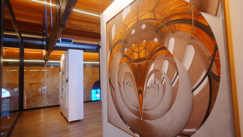 Espa&ccedil;o oferece tamb&eacute;m uma galeria de arte aos visitantes – Foto: Heitor Pergher