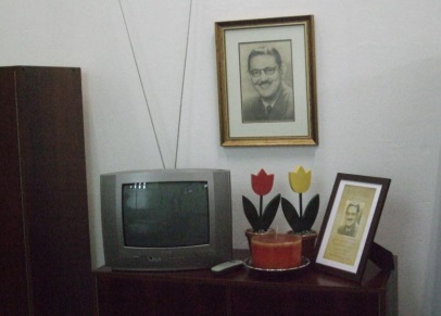 Foto de 2008, no hall onde est&atilde;o expostos quadros de um dos idealizadores da R&aacute;dio Colon AM, Jo&atilde;o Colin – Foto: Ariele Cardoso/Divulga&ccedil;&atilde;o