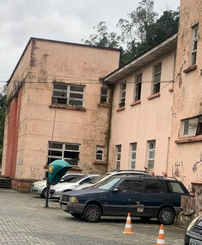 Pr&eacute;dio abandonado e com ocupa&ccedil;&atilde;o de ind&iacute;genas virou um drama para Rede Feminina de Blumenau – Foto: Divulga&ccedil;&atilde;o/Rede Feminina/ND