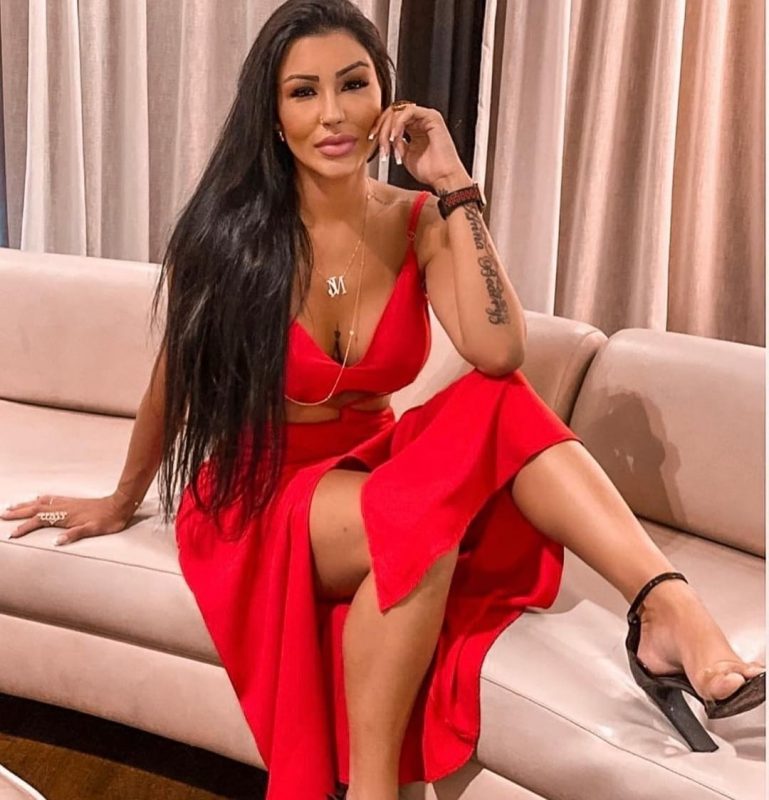 Jenny Miranda rebateu as acusa&ccedil;&otilde;es da filha sobre disputa de affair com Adriano Imperador – Foto: Reprodu&ccedil;&atilde;o/Internet