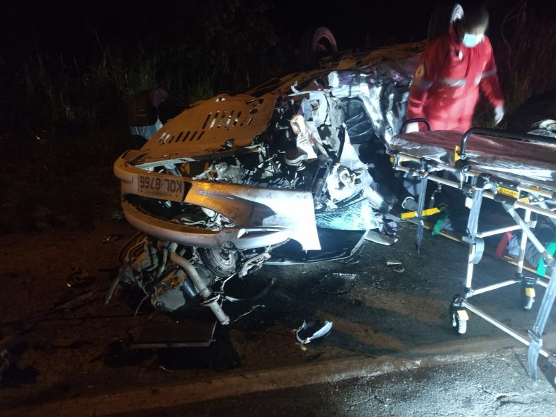 Ambos os ve&iacute;culos ficaram totalmente destru&iacute;dos – Foto: PMRv/Divulga&ccedil;&atilde;o