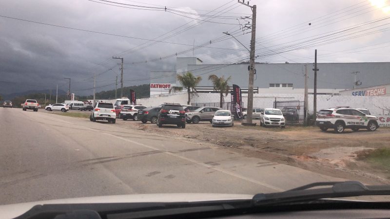 Cachorro dos ref&eacute;ns morde assaltante e possibilita a pris&atilde;o de um dos criminosos &mdash; Foto: Rede Social/Reprodu&ccedil;&atilde;o/ND