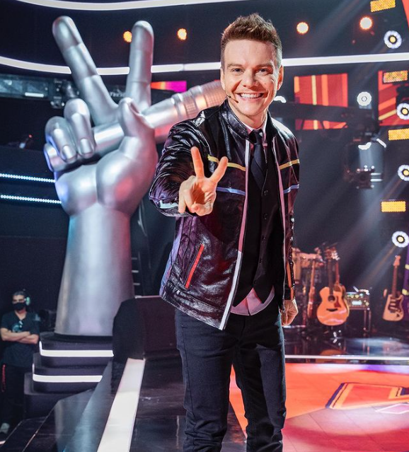 Sua m&uacute;sica “Ai Se Eu Te Pego” teve diversas tradu&ccedil;&otilde;es para outras l&iacute;nguas – Foto: Instagram