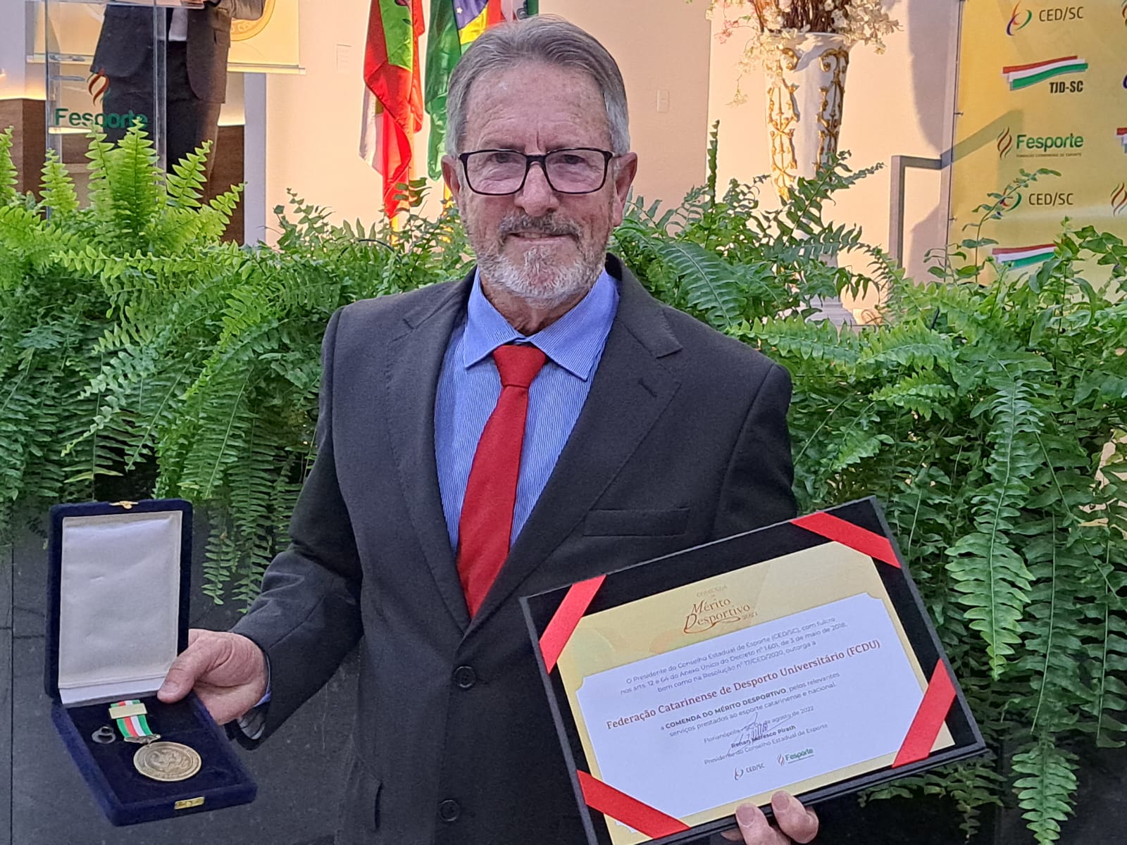 Governador de SC é agraciado com a Medalha Exército Brasileiro - ACN -  Agência Catarinense de Notícias