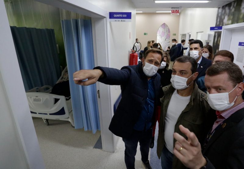 Encontro serviu para repasse de recursos mas tamb&eacute;m reivindicar como fez o prefeito Adriano. – Foto: Divulga&ccedil;&atilde;o